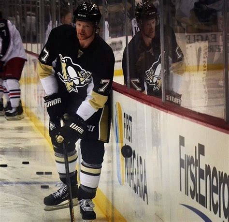 Paul Martin Paul Martin, Pittsburgh Penguins, Hockey Players, Minnesota, Most Beautiful, Sporty ...