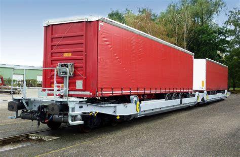 Finally: a wagon to carry standard semi-trailers throughout Europe ...