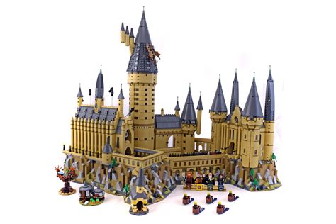 Hogwarts Castle - LEGO set #71043-1 (Building Sets > Harry Potter)