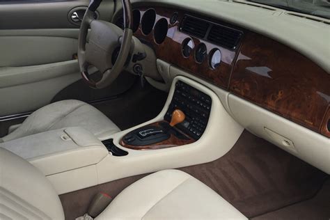 2002 JAGUAR XK8 - Interior - 198853