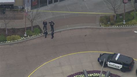 2 people found dead with gunshot wounds outside Renton shopping mall