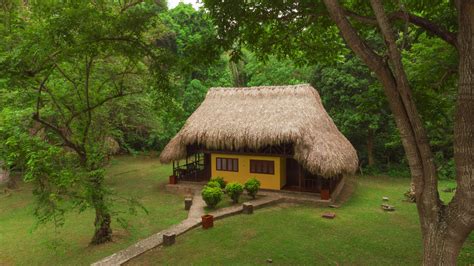 Hotel located within the Tayrona National Park, Colombia - Hotel ubicado en el Parque Tayrona ...