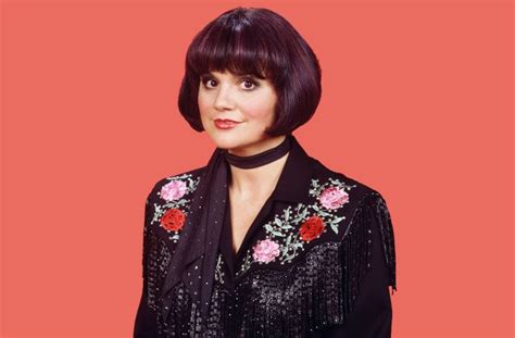 Linda Ronstadt Biography, Age, Weight, Height, Friend, Like, Affairs, Favourite, Birthdate ...