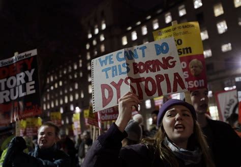 Clashes outside parliament as hundreds protest Boris Johnson victory ...