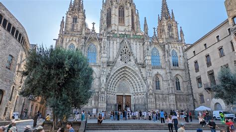 Barri Gòtic: History and Atmosphere of Barcelona's Old Town - YouTube