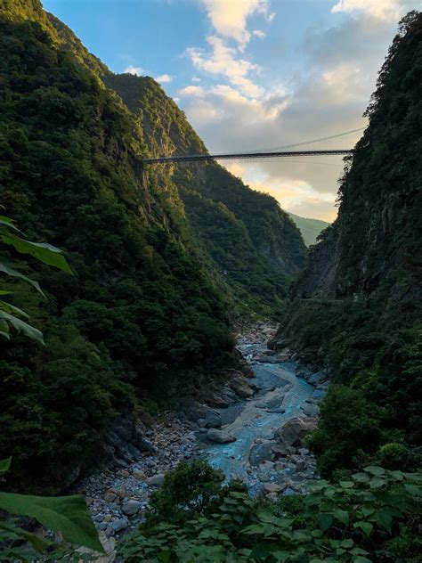 Taroko gorge suspension bridge. Shot almost 2 weeks ago in the early morning. : r/taiwan