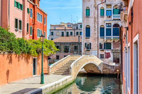 Bridge over a Canal in Venice, Italy jigsaw puzzle in Bridges puzzles on TheJigsawPuzzles.com