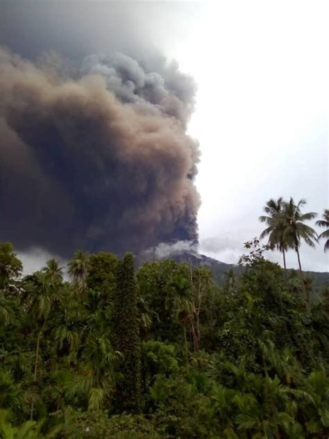 New MAJOR eruption of Manam volcano, Papua New Guinea, sends ash 16.7 km (55 000 feet) asl ...