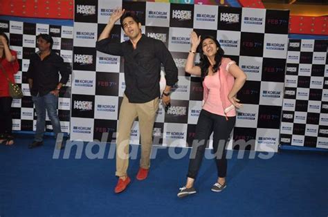 Sidharth Malhotra and Parineeti Chopra perform at the Promotions of ...