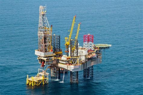 How Much Do Oil Rig Workers Make? - Maritime Page