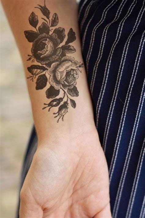 18 Amazing Flowers Wrist Tattoos