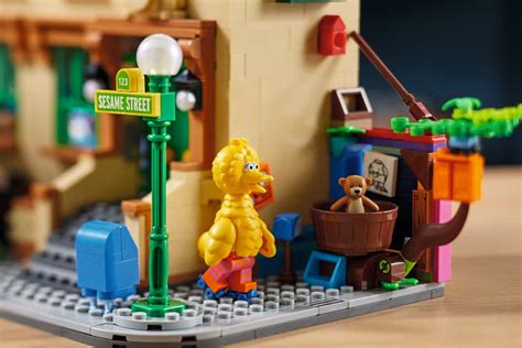 Step Up To The Brand-New LEGO® Ideas 123 Sesame Street - About us - LEGO.com US