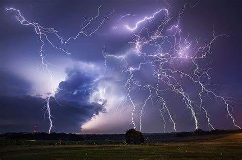 Here's How to Photograph a Lightning Bolt | WIRED