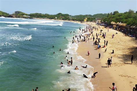 Turis di Pantai Wediombo Gunungkidul Bisa Nikmati Internet Gratis - GenPI.co JOGJA