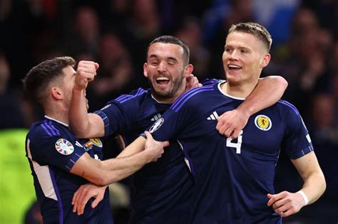 'Get him up top' - Manchester United fans sent wild by Scott McTominay goals for Scotland - Actu ...