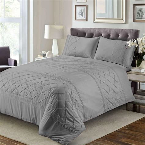 8 Pcs Betony Grey Bed Sheet Set (Quilt, Pillow & Cushions Covers ...