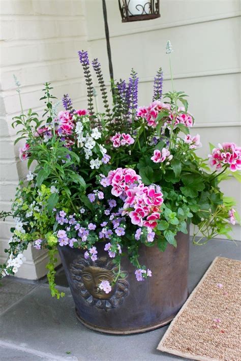 Nice 85 Fresh and Easy Summer Container Garden Flowers Ideas https ...
