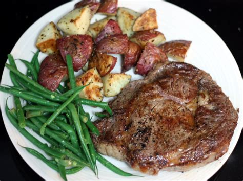 Cee in the Kitchen: Steak & Potatoes