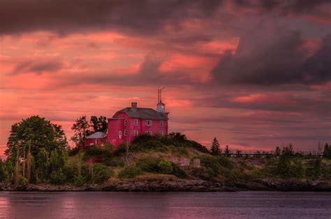 Marquette Harbor Lighthouse Photograph by Thomas Gaitley