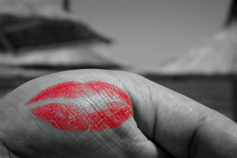 Red Lipstick Hand Kiss photo ⋆ photo@bstrakt