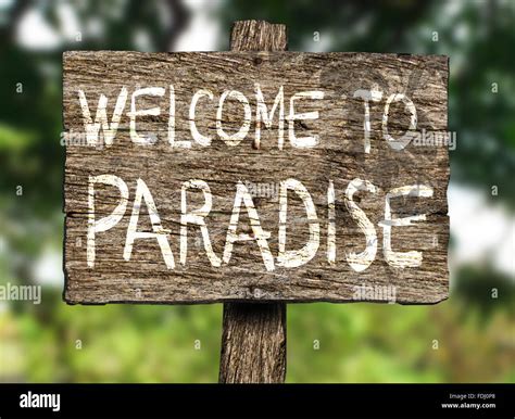 Welcome to Paradise Wood Sign Stock Photo: 94438128 - Alamy