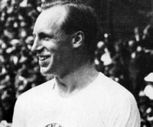 Eric Liddell Biography - Childhood, Life Achievements & Timeline