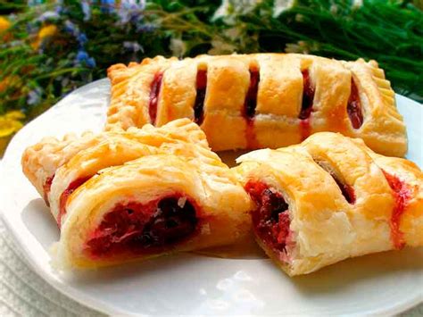Puff pastry cherry turnovers | Hozoboz