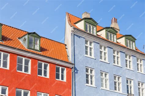 Casas típicas de colores en el casco antiguo de copenhague | Foto Premium