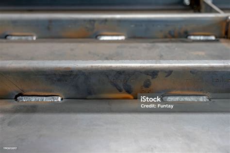 Staggered Intermittent Fillet Welding For Steel Construction Intermittent Welding Is Used When ...