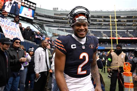 DJ Moore explains how Caleb Williams can earn respect of Bears locker room