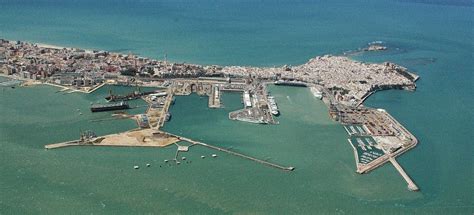 Cadiz, 3000 years of history - Spain Holidays 10