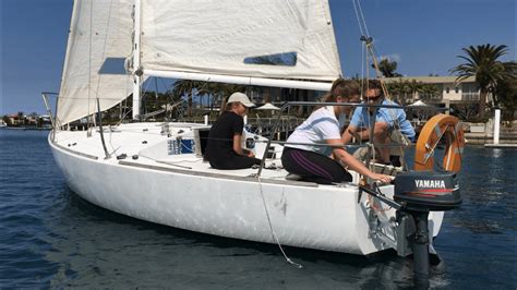 keelboat-start-helming – Pacific Sailing School – Sydney Harbour