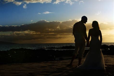 Secret Beach Maui Hawaii Sunset wedding silhouette - Rossetti ...