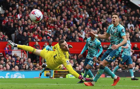 Ten-man Man United held by Southampton after Casemiro sent off | Reuters