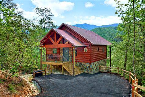 Romantic Getaway Cabin | Gatlinburg, East Tennessee | Glamping Hub