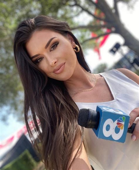 Aileen Hnatiuk called 'most beautiful woman alive' as NFL reporter stuns ahead of new season ...