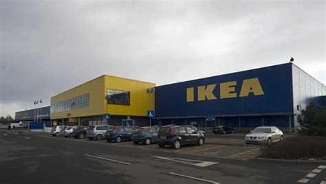 Glasgow fire crews tackle early morning blaze at IKEA Braehead as shopping outlet is evacuated ...