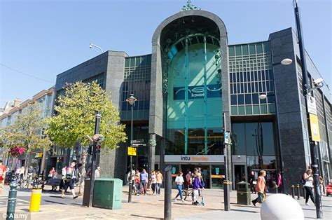 Wig goes flying as women scrap it out at Bromley shopping centre | Daily Mail Online