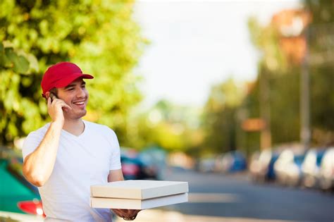 Things Your Pizza Guy Won’t Tell You | Reader's Digest