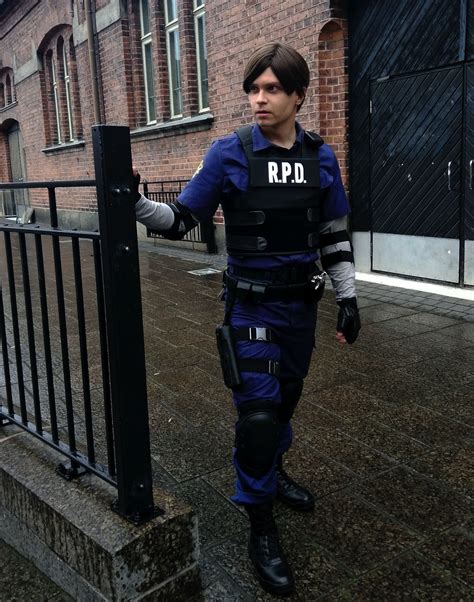 Resident Evil 2 Remake - Leon S. Kennedy Cosplay by Jarwes on DeviantArt