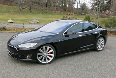 Tesla Model S P85D Cranks Out Massive 864 LB-FT On The Dyno: Video