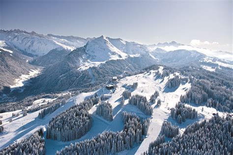 Morzine ski resort with view on Mont Blanc | Morzine avoriaz, Station de ski, Avoriaz