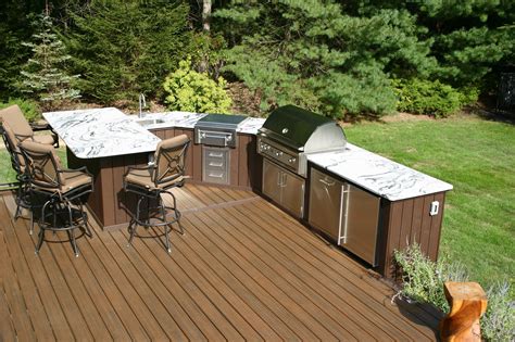 Designing Outdoor Kitchens | Professional Deck Builder