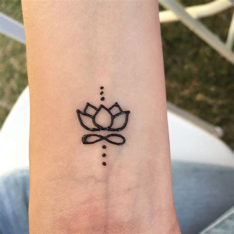 Pin by Sadie perez-martz on Tattoos in 2020 | Simple henna tattoo, Henna tattoo designs simple ...