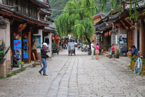 Visiting UNESCO world heritage site, the Lijiang Old Town, Yunnan, China | Small towns, Lijiang ...