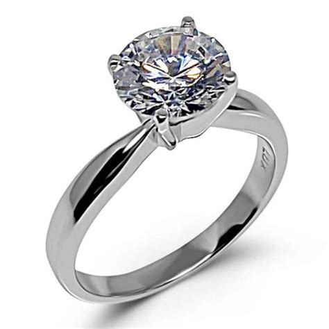 Fake Diamond Rings that look REAL from Luxuria Diamonds