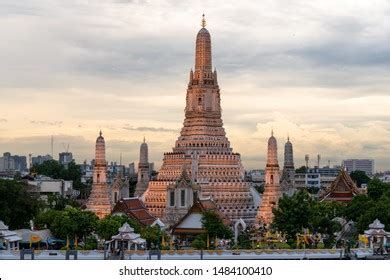 Wat Arun Temple Sunset Bangkok Thailand Stock Photo (Edit Now) 698378932