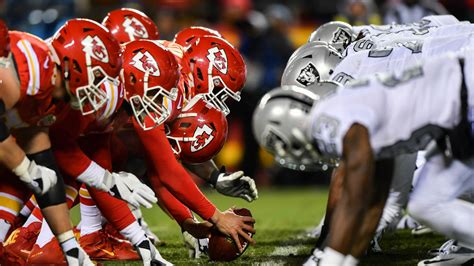 Chiefs vs. Raiders: How to watch, live stream 'Thursday Night Football ...