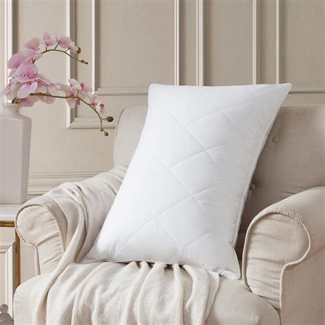 Best Feather Pillows 2019: Top 5 Choices for a Good Night's Sleep!