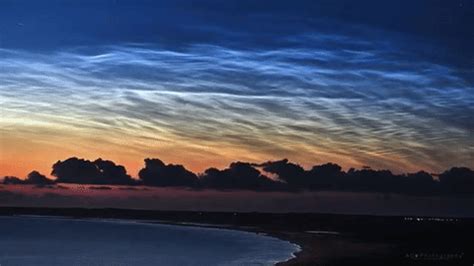 Breathtaking 4K timelapse of noctilucent clouds / Boing Boing